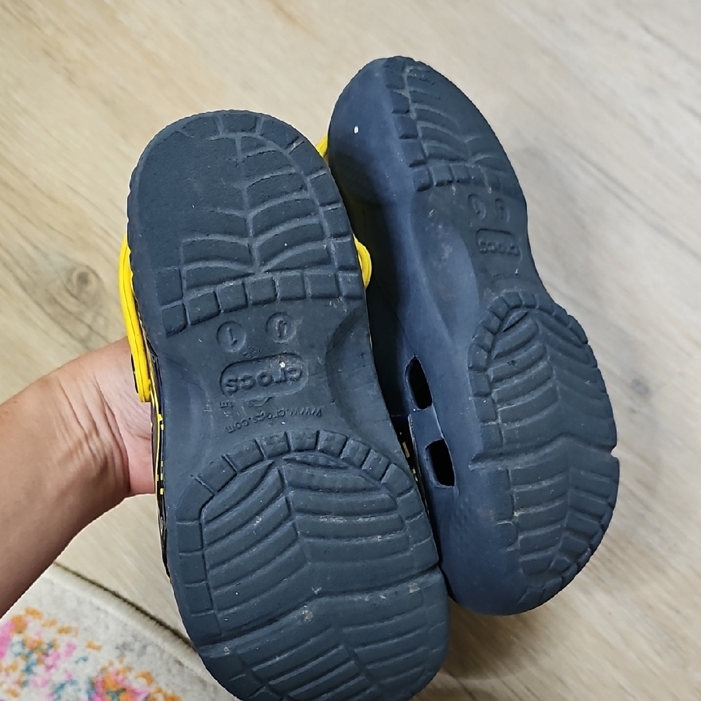 CROCS Black and Yellow Batman Slippers - Picture 7 of 7